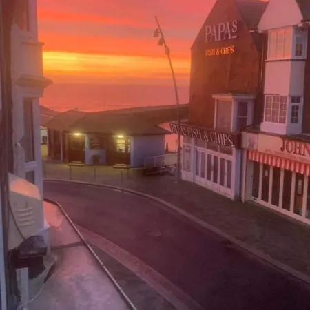 2 Bedroom Lavish Apartment Prince Street Bridlington Sleeps 5 Netflix Harbour Location Exterior photo