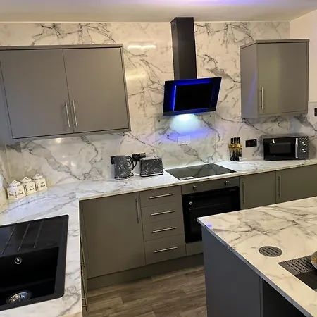 2 Bedroom Lavish Apartment Prince Street Bridlington Sleeps 5 Netflix Harbour Location Exterior photo