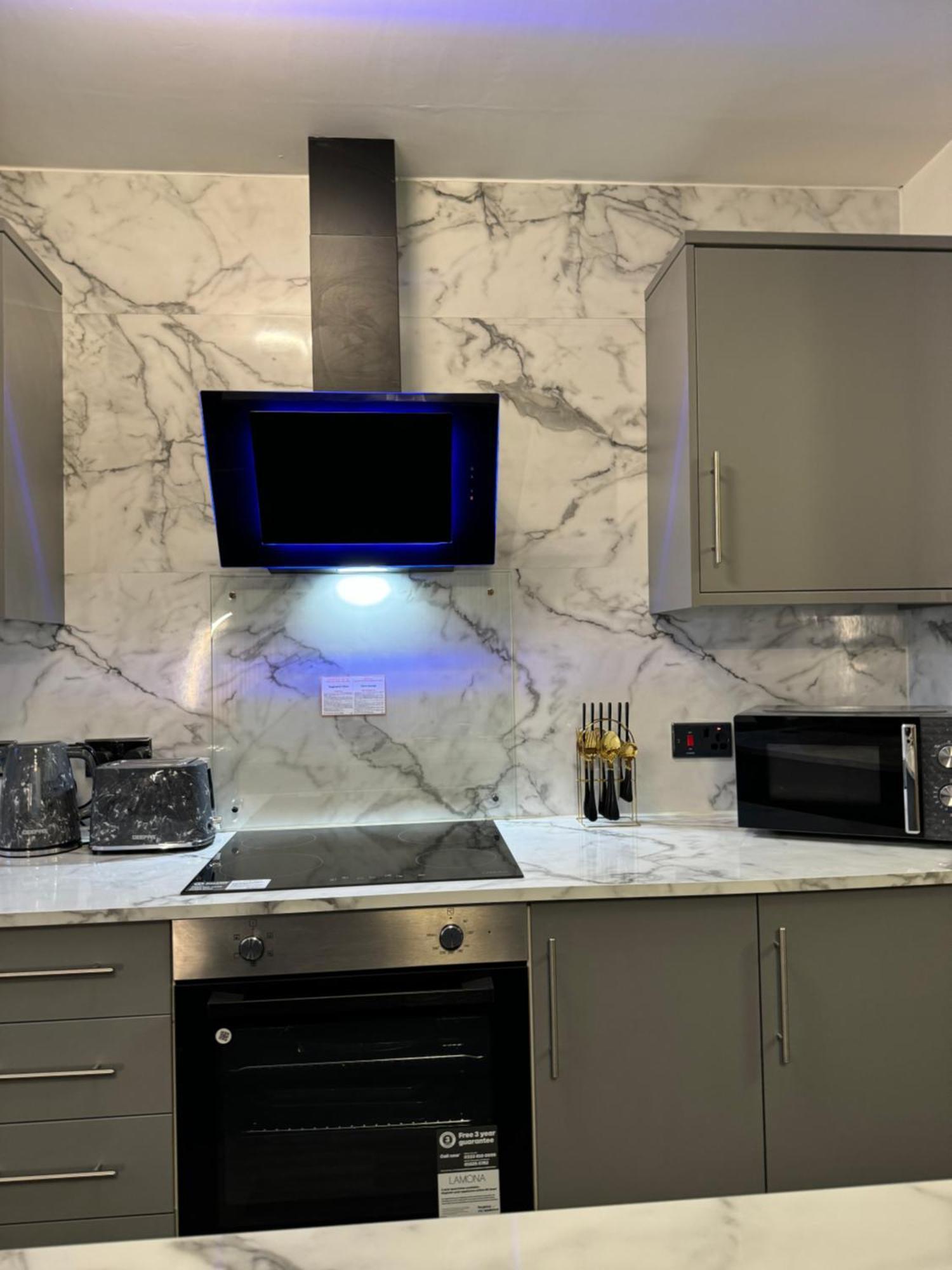 2 Bedroom Lavish Street Sleeps 5 Netflix Harbour Location