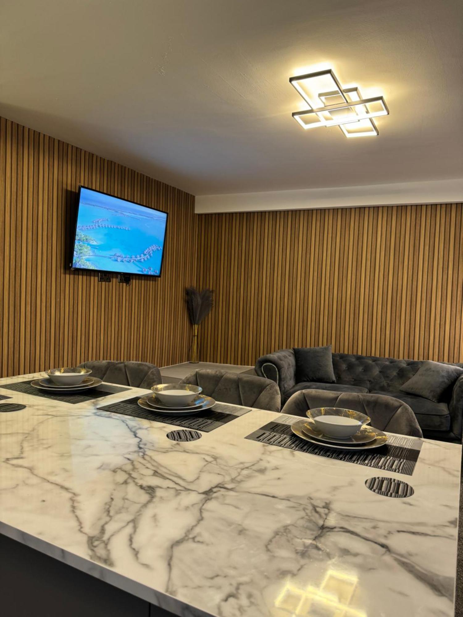 Apartment 2 Bedroom Lavish Street Sleeps 5 Netflix Harbour Location