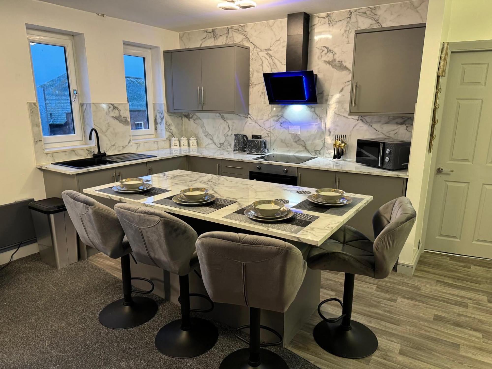 2 Bedroom Lavish Street Sleeps 5 Netflix Harbour Location Apartment